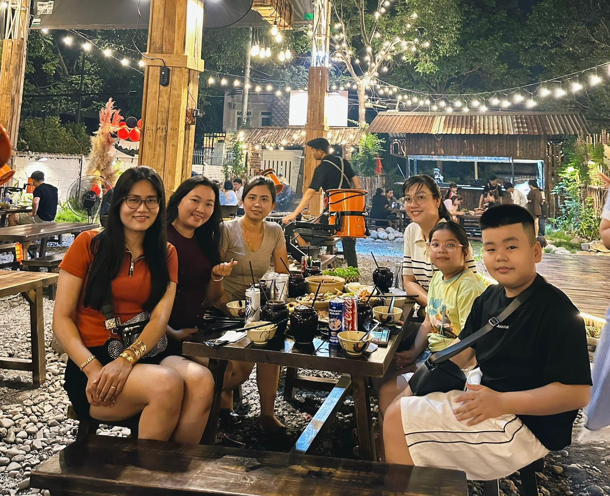 Bạn bè tụ tập